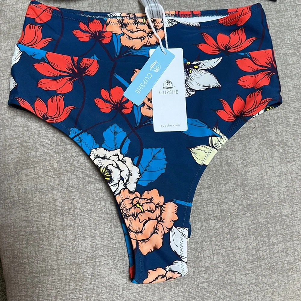 Bathing suit - Picture 2 of 4